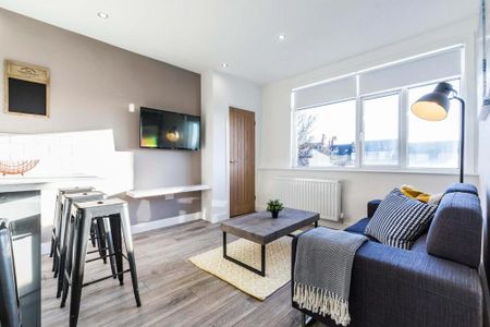 4 bedroom flat to rent - Photo 4