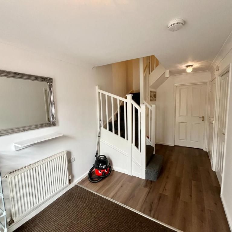 1 bedroom in a house share to rent - Photo 1