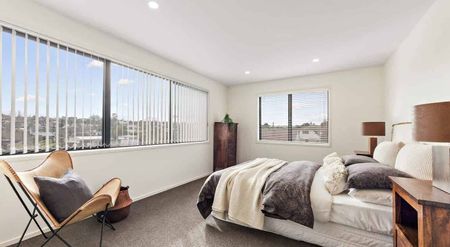 Charming 3BR Townhouse in Glen Innes - Photo 3