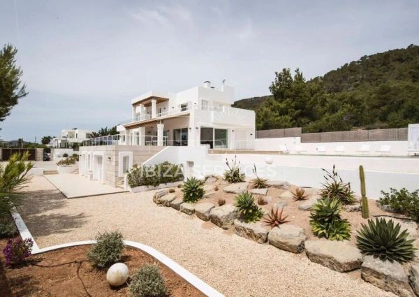 Annual or seasonal rental villa Sa Carroca with sea views
