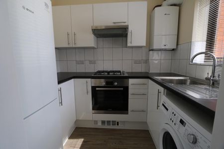 2 bedroom terraced house to rent - Photo 4