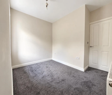 2 bed end of terrace house to rent in Junction Street, Burnley, BB12 - Photo 2