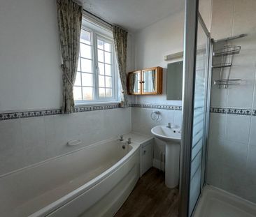 5 bedroom detached house to rent - Photo 3