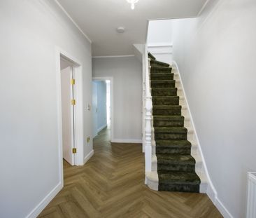 5 Bed Terraced House, Henley Road, IG1 - Photo 4