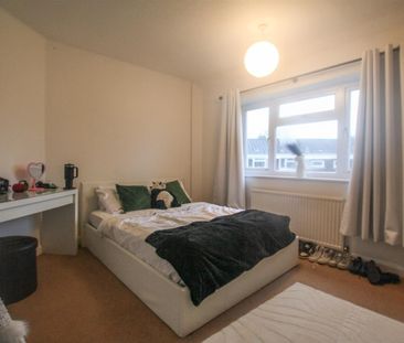 Cromes Place, Badersfield - Photo 2