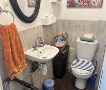 2 bedroom end of terrace house to rent - Photo 2