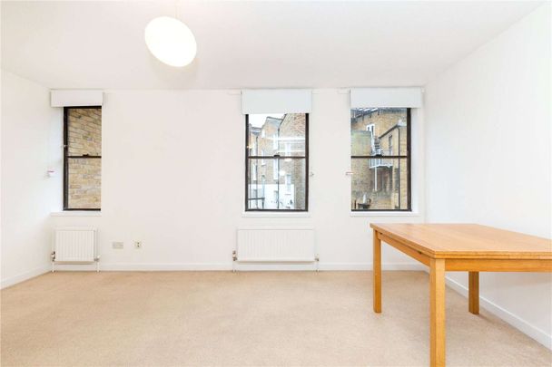 A lovely bright two bedroom maisonette in Islington. - Photo 1