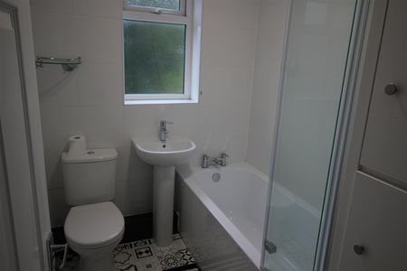 2 Bedroom Terraced House for Rent - Photo 3