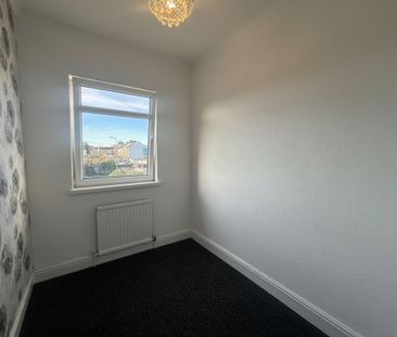 3 bedroom end of terrace house to rent - Photo 2