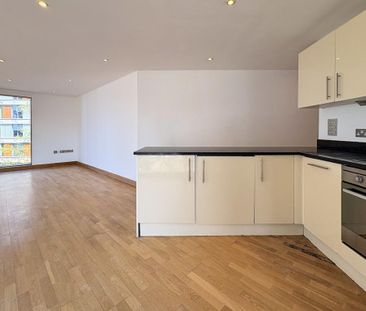 2 bedroom flat to rent - Photo 6