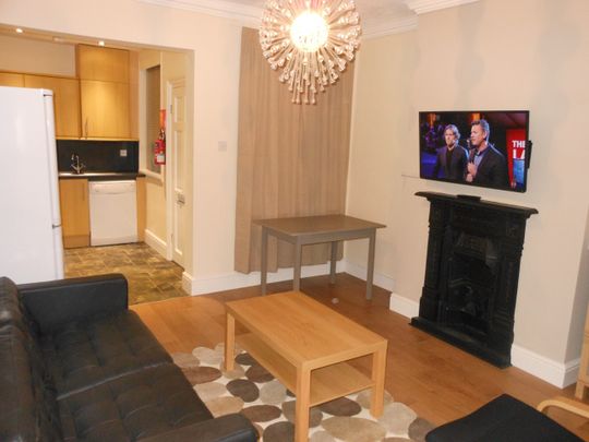 4 Bed Terraced House, Western Road, S10 - Photo 1