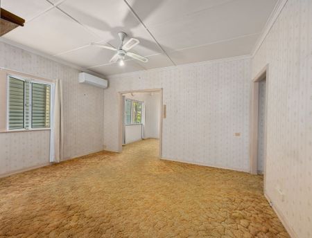 19 Russell St, Silkstone QLD 4304 - House For Rent | Domain - Photo 4