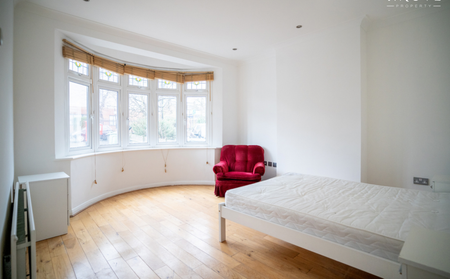 6 bedroom semi-detached house to rent - Photo 2