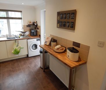 Neighbrook Close, Webheath, Redditch - Photo 4