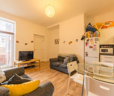 3 bed flat to rent in Helmsley Road, Sandyford, NE2 - Photo 3