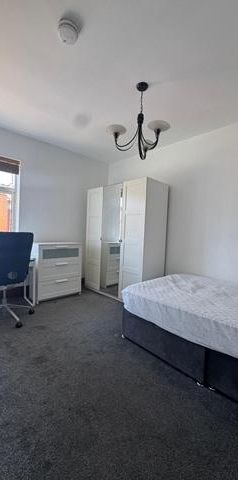 1 bedroom in a house share to rent - Photo 1