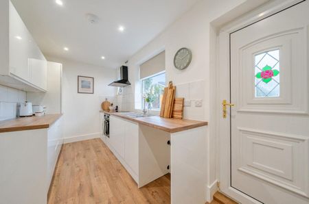 2 bedroom semi-detached house to rent - Photo 2