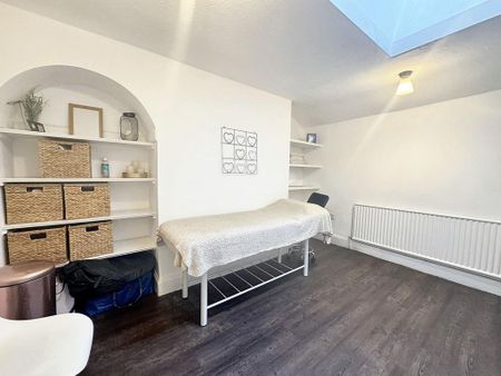 Property to rent - Photo 2