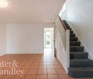 3 bedroom end of terrace house to rent - Photo 2