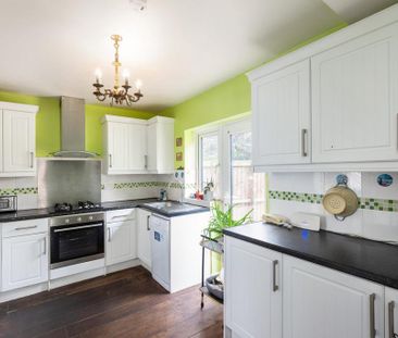 4 bedroom semi-detached house to rent - Photo 5