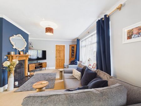 Churchill Close, Flackwell Heath, High Wycombe,HP10 - Photo 2