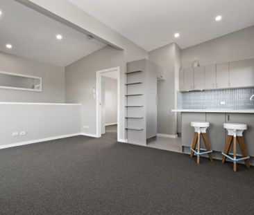 Space and Stylish One Bedder - Photo 2
