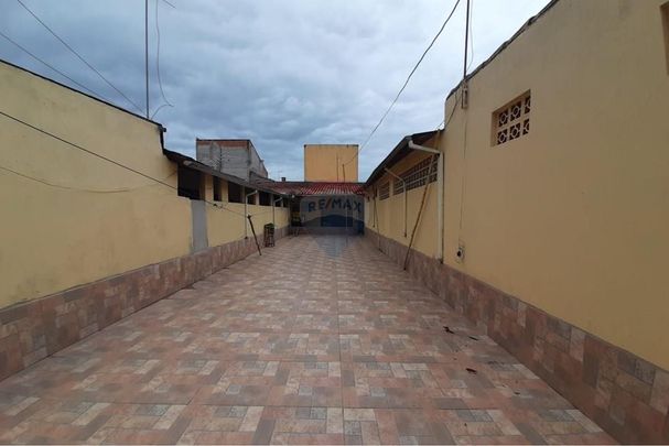 Casa Ampla com 3 Dormitórios e Garagem para 4 Carros no Galo Branco – São José dos Campos | R$ 1.800,00 - Foto 1