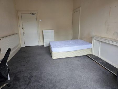 4 bedroom apartment to rent - Photo 4