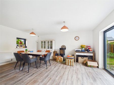 4 bedroom detached house to rent - Photo 4