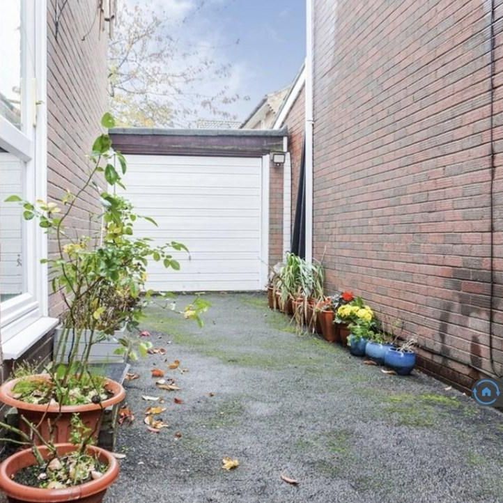 4 bedroom detached house to rent - Photo 1