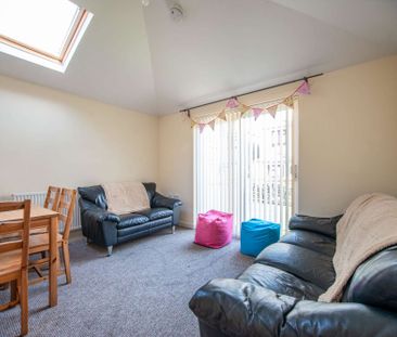 Perfectly located house on Coburn Street - Photo 1