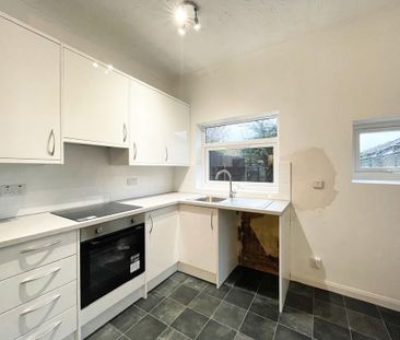 2 bedroom ground floor flat to rent - Photo 2