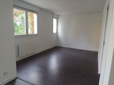 Appartement à louer - REIMS- AVENUE D'EPERNAY- - Photo 2