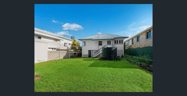 Charming Post-War Home in Quiet Cul-de-Sac - Photo 1