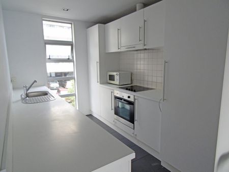 CONVENIENT LIVING AT ITS BEST! - Photo 2