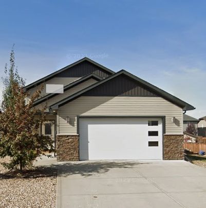 Beautiful Basement Suite in Sylvan Lake! - Photo 1
