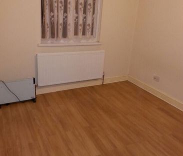 Room in a Shared Flat, Woodside, SE25 - Photo 3