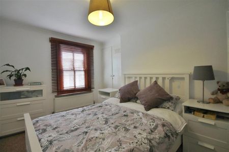 2 bedroom semi-detached house to rent - Photo 4