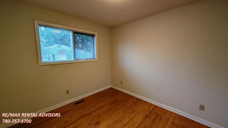 1732 23 Avenue Northwest - Photo 3