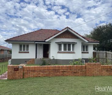 “STUNNING HOME IN PERFECT LOCATION” - Photo 6