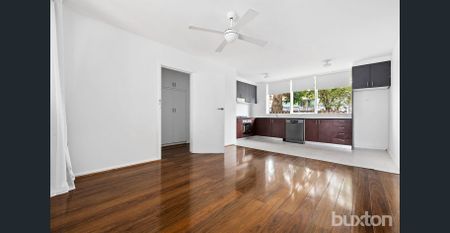 Light-Filled 2-Bedroom Apartment in Prime Location! - Photo 2