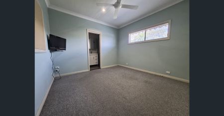 Charming Two-Bedroom Home in a Highly Convenient Location - Photo 3