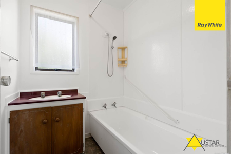 3 bedroom property in Ranui - Photo 4