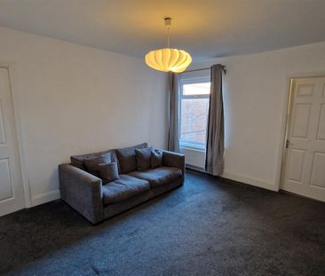 2 bed flat to rent in Whitefield Terrace, Heaton - Photo 5