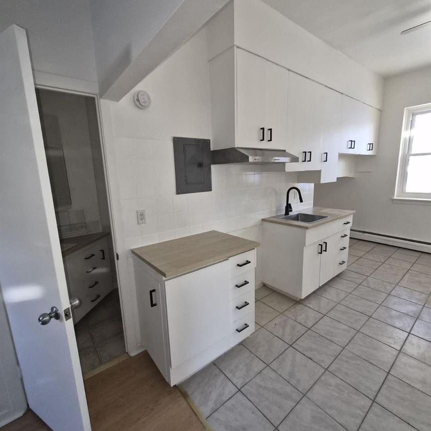 Immeuble - 478-488 Rue Principale Nord 4 ½ à Louer – Rénové – Richmond - Photo 1