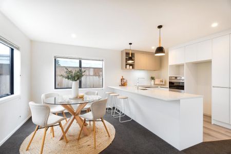 Well-presented 4-bedroom - Photo 3