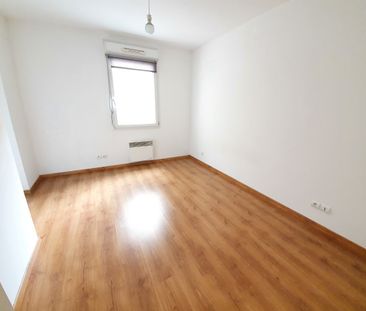 Location Appartement 2 pièces 53m² LILLE 59000 - Photo 3