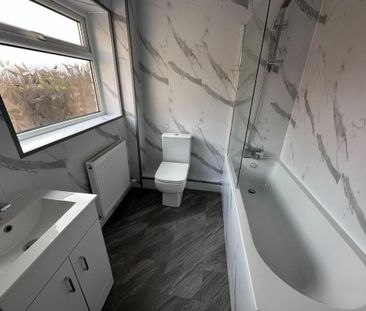 3 bedroom end of terrace house to rent - Photo 1