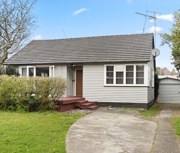 Welcome to your new home, a beautifully renovated property that ble... - Photo 3
