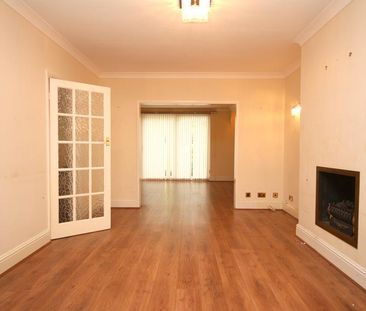 4 bedroom semi-detached house to rent - Photo 2